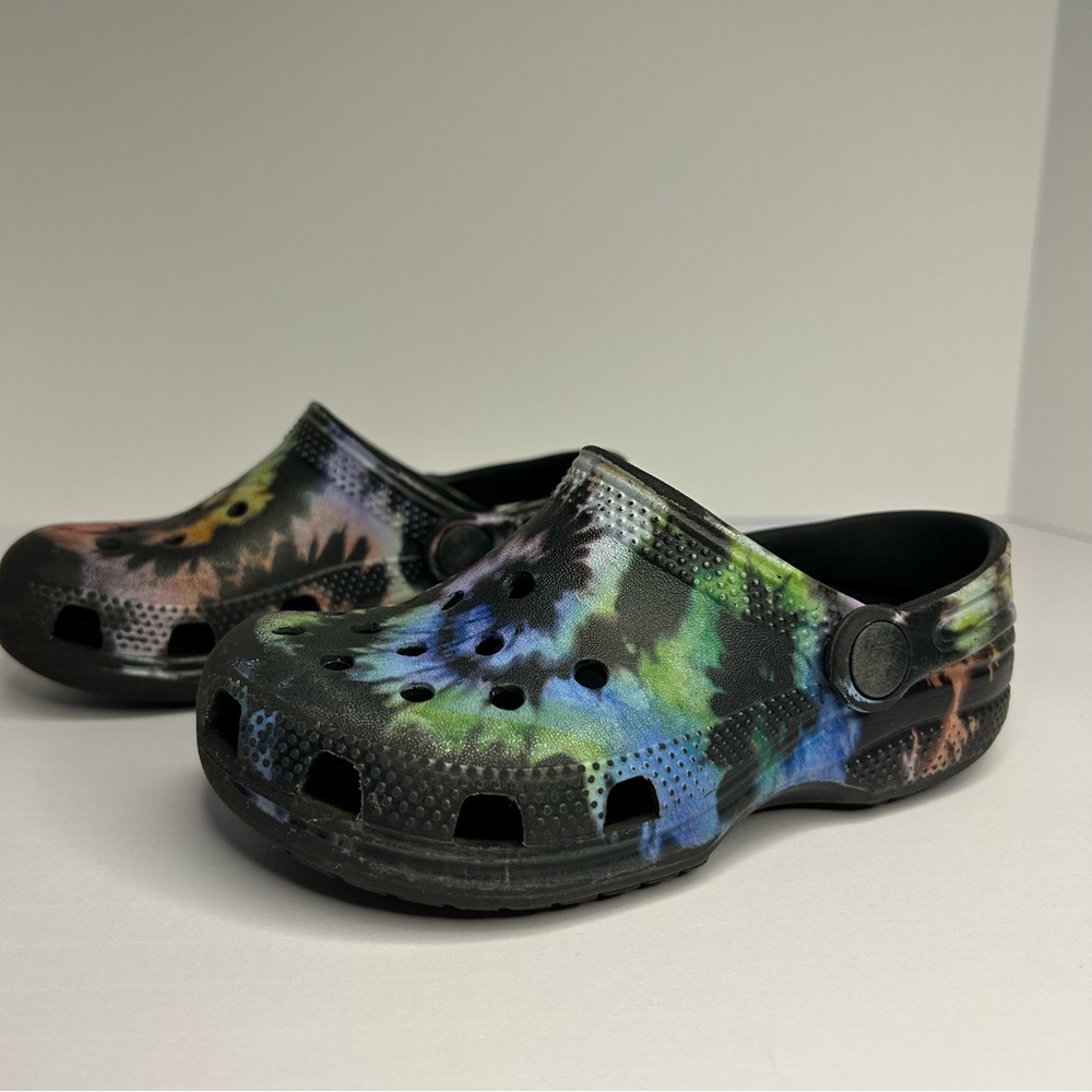 Crocs Kids’ Size C11 Classic Tie-Dye in Black